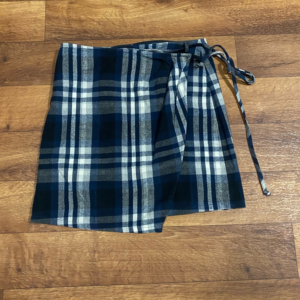 Blue and white plaid skirt: NWT